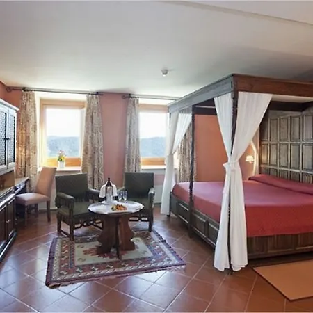 De 4* Cardona